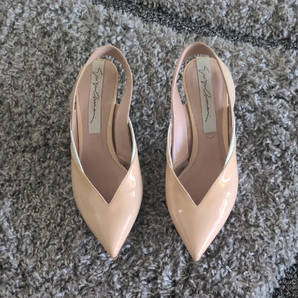 Giorgio Armani pump shoes
